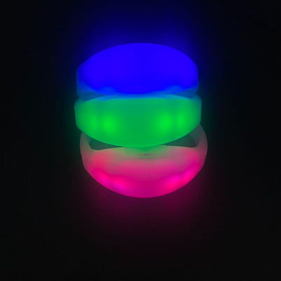 Controlador inalámbrico DMX para 15 modos de color y luz en pulseras LED controladas a distancia con diseño de silicona