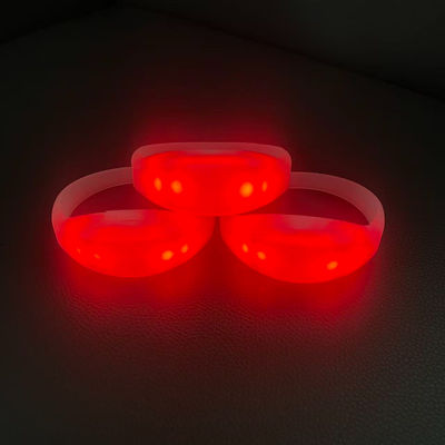 Controlador inalámbrico DMX para 15 modos de color y luz en pulseras LED controladas a distancia con diseño de silicona